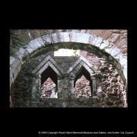 The flat–headed arches in the gatehouse